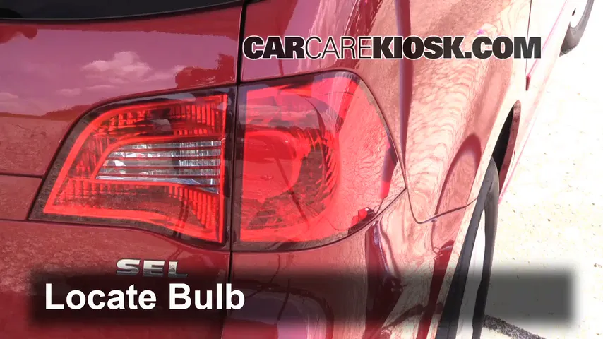 2009 Volkswagen Routan SEL 4.0L V6 Lights Reverse Light (replace bulb)